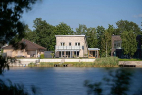 Ferienhaus Seevilla am Harkebrügger See mit privatem Steg und Seezugang